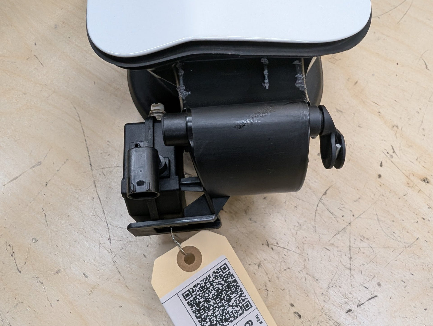 14-20 OEM BMW F32 F82 M4 Gas Fuel Tank Filler Door Cap Lid Cover Assembly