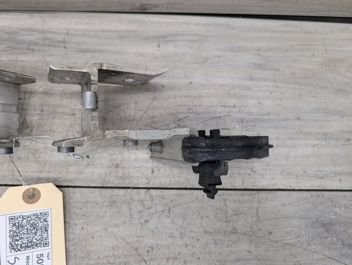 2014 - 2019 BMW 340 F34 Radiator Lower Mounting Brackets SET 8620733 B58B30M0