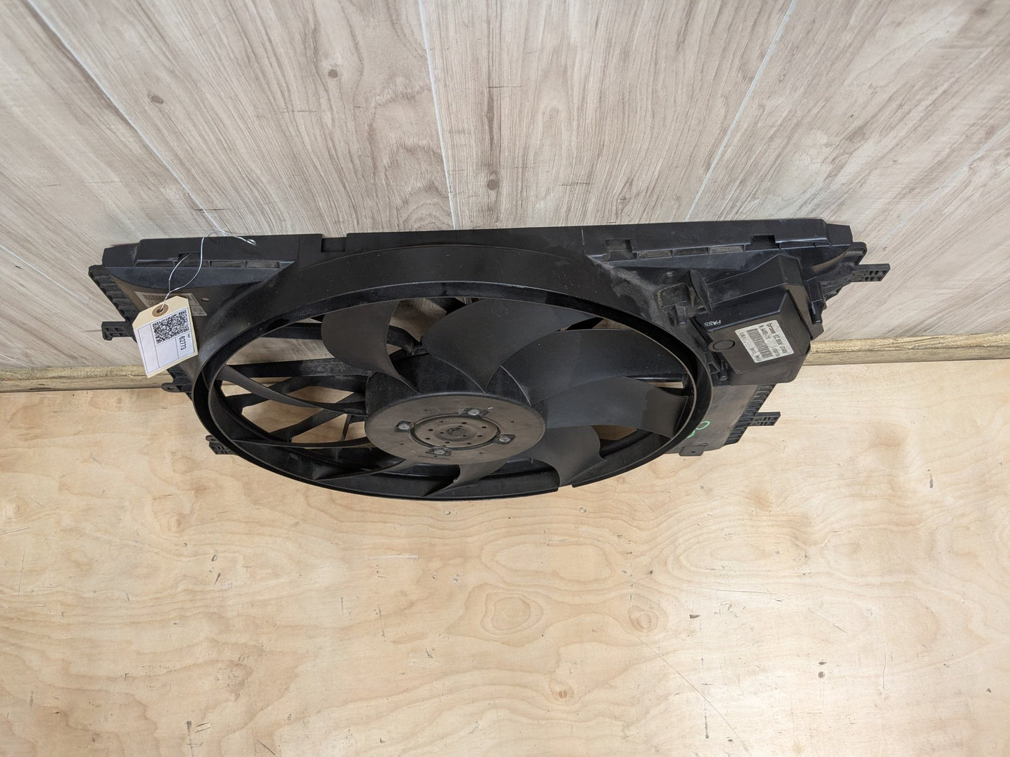 2009-2012 Mercedes-Benz E550 W212 Radiator Fan Shroud Housing w/ Motor A2125000493