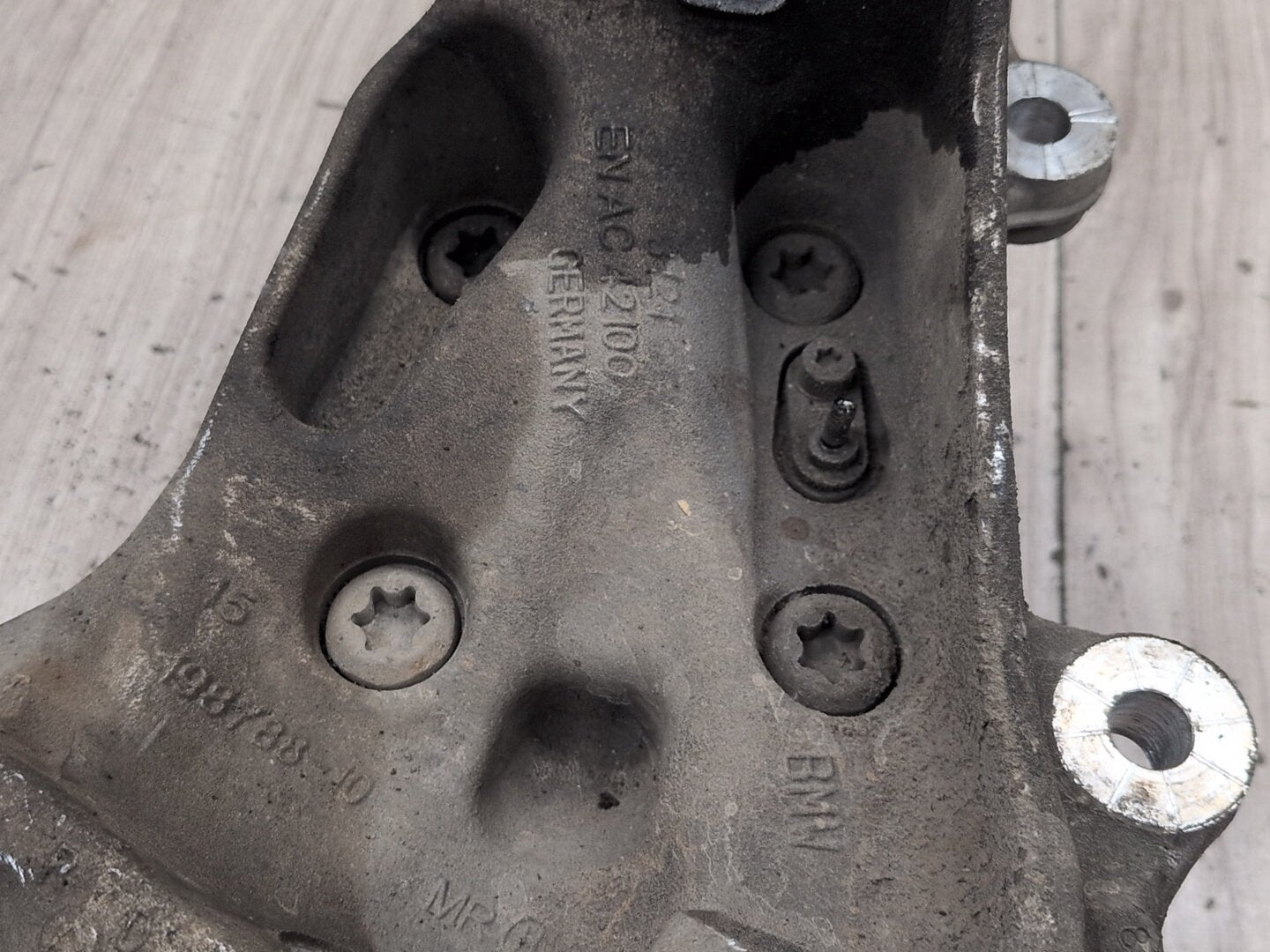 12-18 OEM BMW F30 F31 Sedan RWD Front Right Hub Knuckle Wheel Bearing Carrier