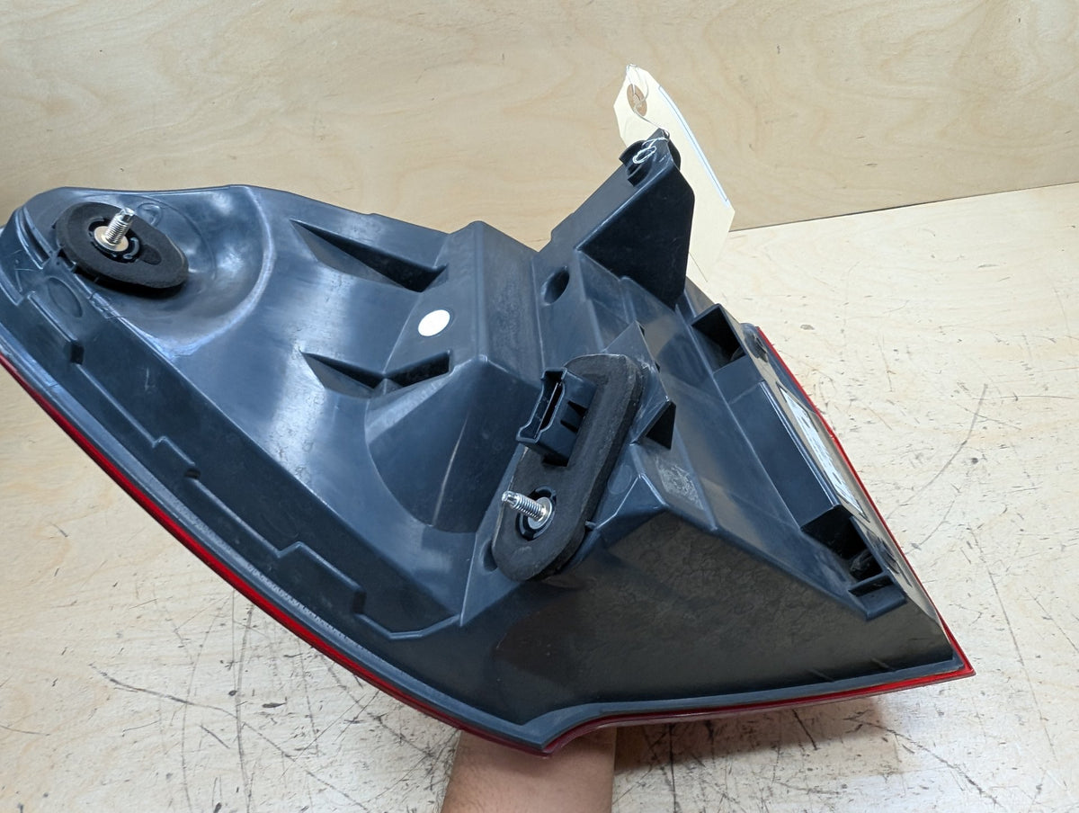 2010-2017 BMW 535i GT xDrive F07 Rear Right Passenger Outer Tail Light 7341516 OEM