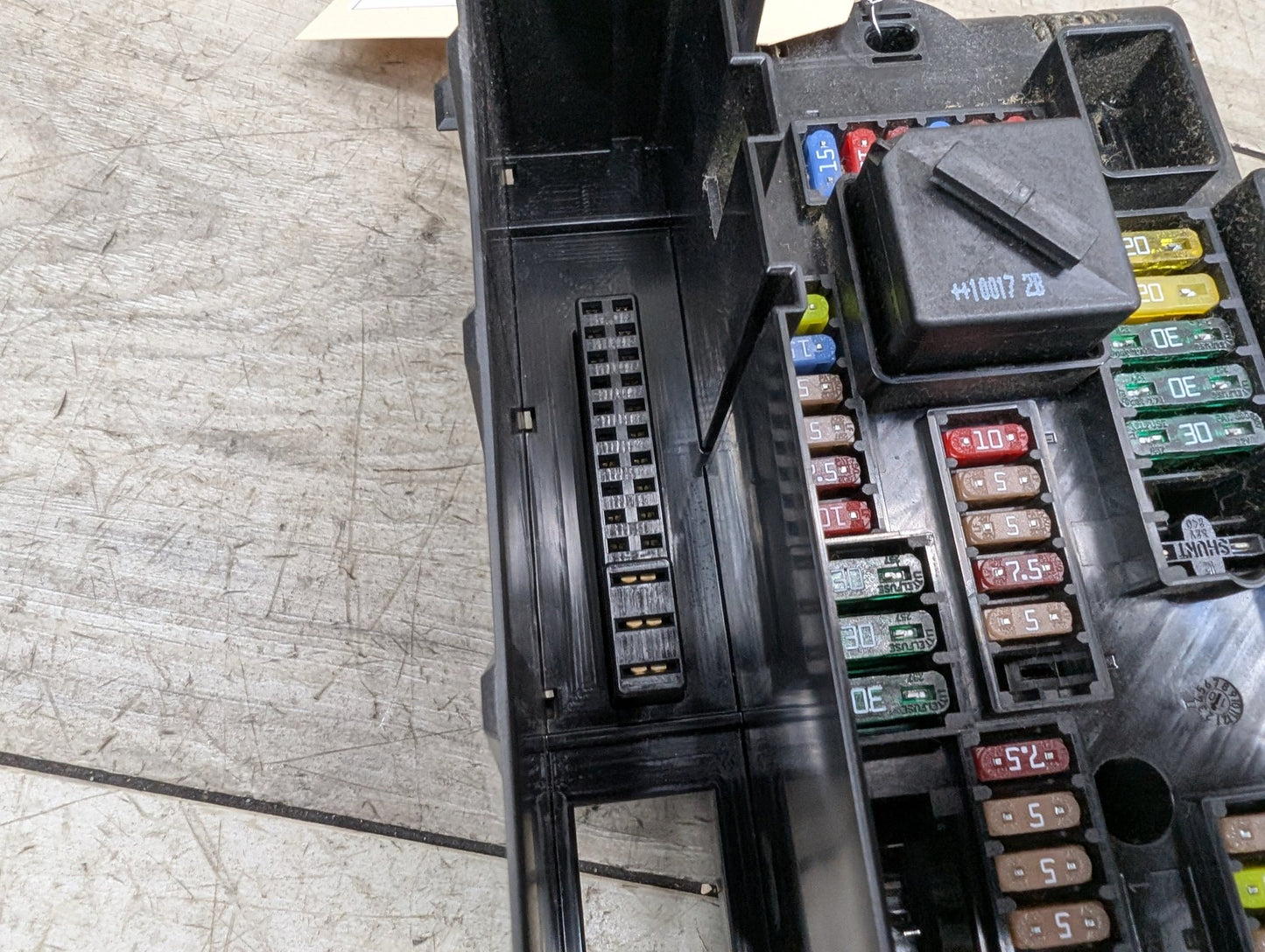 2011-2016 BMW 535i F10 Front Power Distribution Fuse Box 9210861
