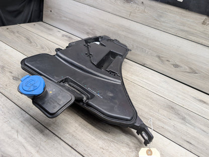 OEM BMW G12 G30 540 M550 750 M760 Windshield Wiper Washer Reservoir Tank Pump
