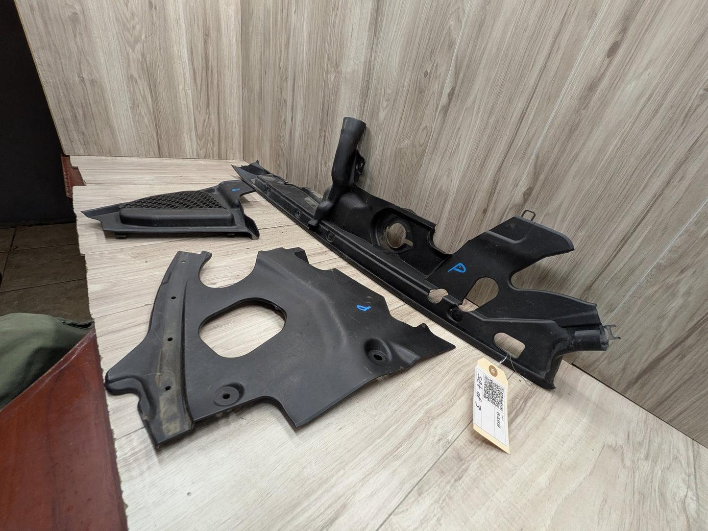 2018-2024 BMW X3 G01 Front Right Passenger Fender Brackets SET 7397492