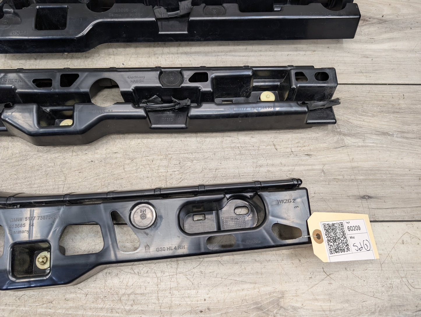 2017-2023 BMW 530i G30 Right Passenger Side Skirt Rocker Panel Brackets SET 7387348