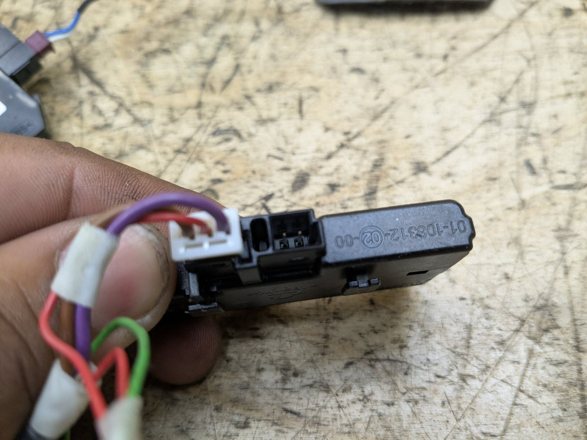 16-19 OEM BMW F90 G11 G12 740 750 Steering Wheel Touch Detection Control Module