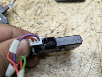 16-19 OEM BMW F90 G11 G12 740 750 Steering Wheel Touch Detection Control Module