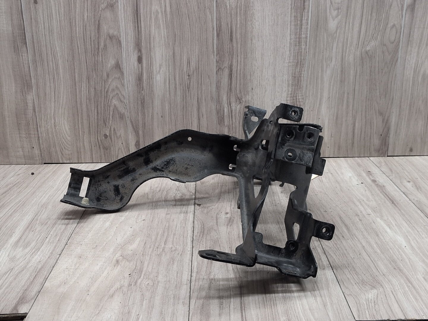 2019 - 2026 BMW X5 G05 Left Driver Headlight Bracket 7421709 N63B44M3