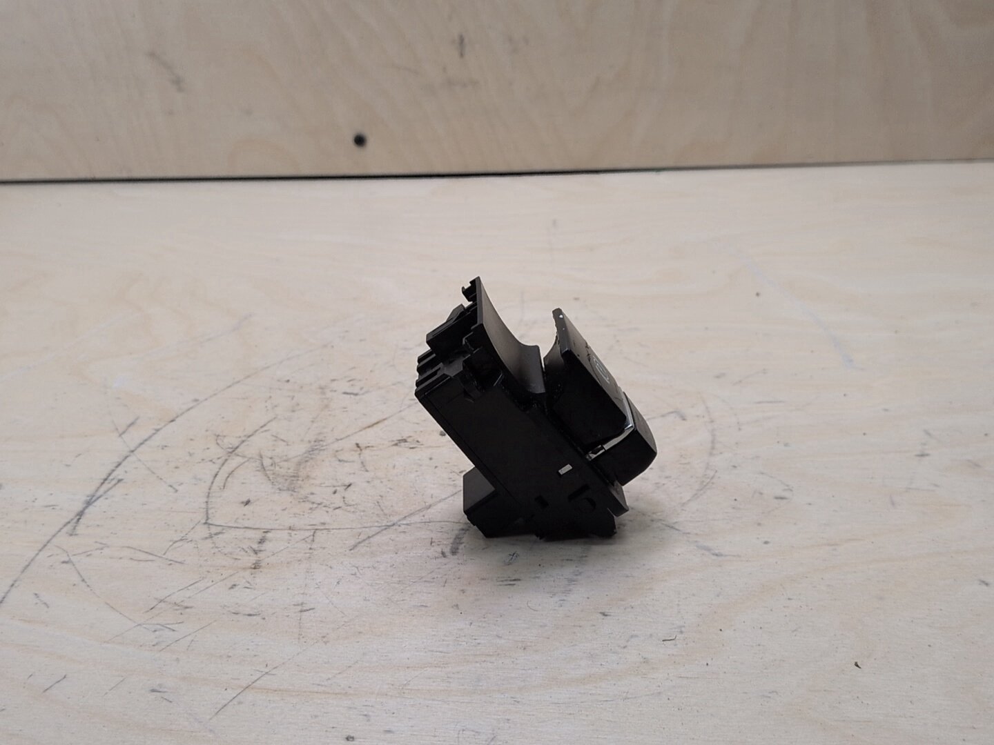 2015-2019 BMW X6 F16 Emergency Parking Brake Switch 6822520