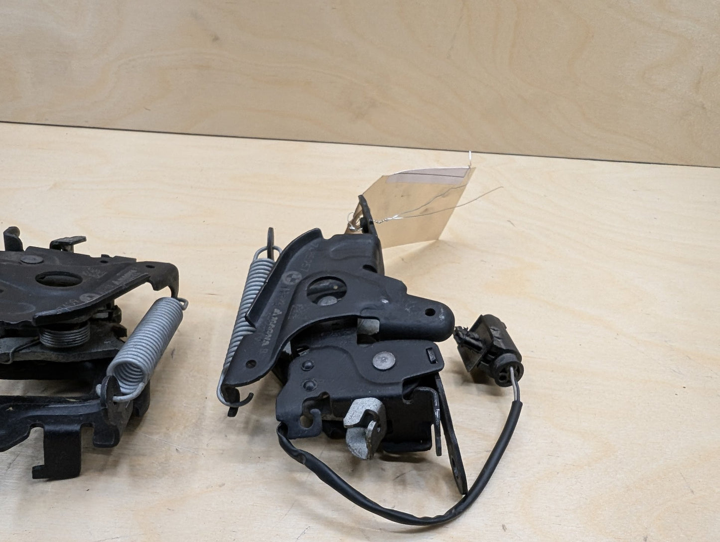 OEM BMW G11 G12 G15 G30 G90 M5 M8 Hood Left Right Hood Lock Latch w/ Cable SET