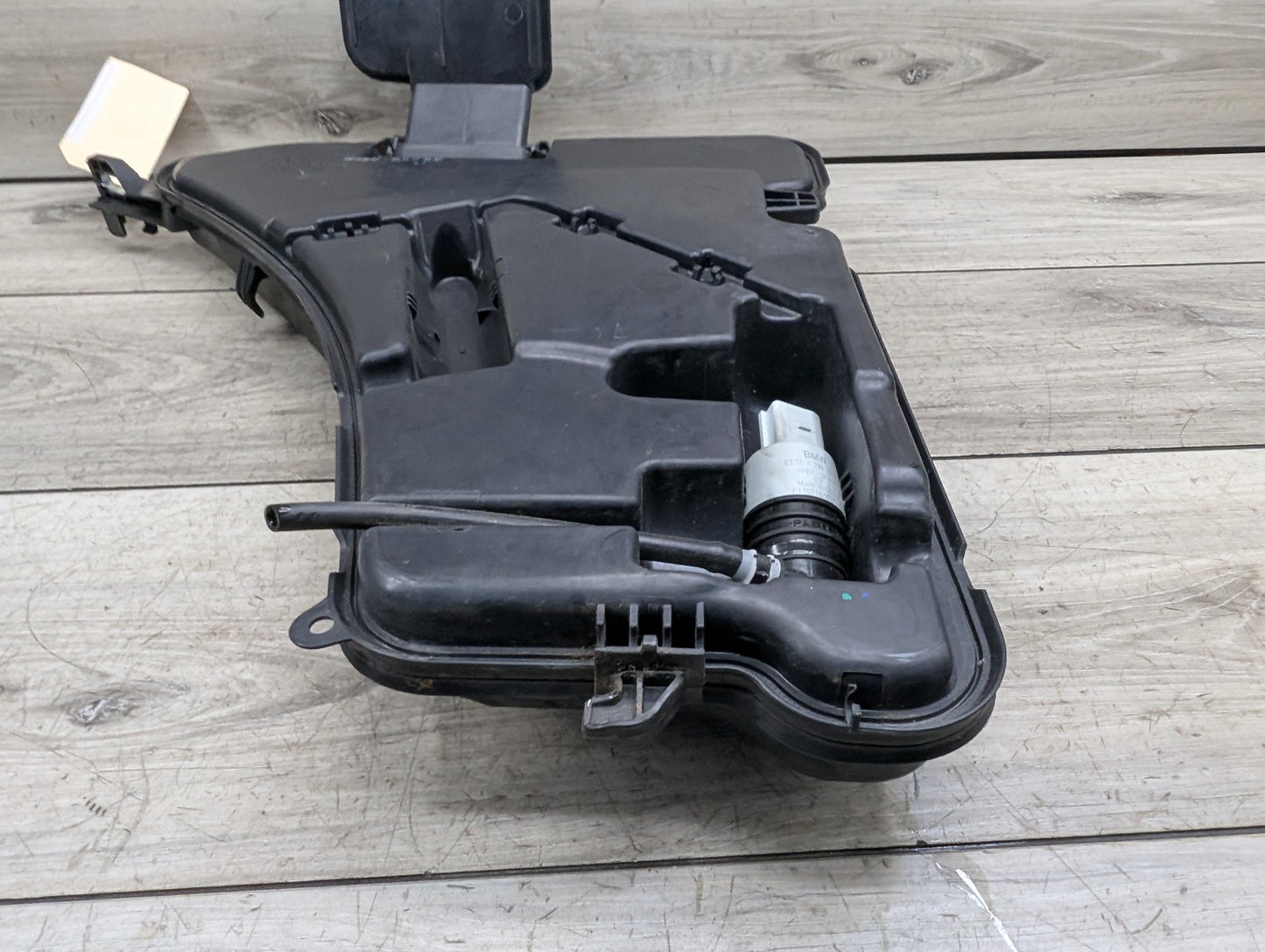 OEM BMW G12 G30 540 M550 750 M760 Windshield Wiper Washer Reservoir Tank Pump