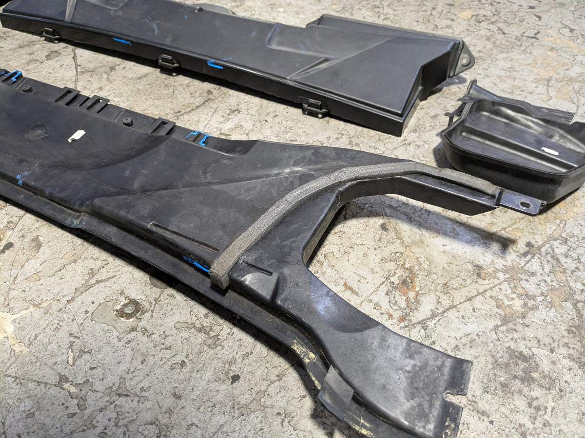 2008-2013 BMW 135i E88 Left Right Side Cowl Covers SET 6925018 OEM