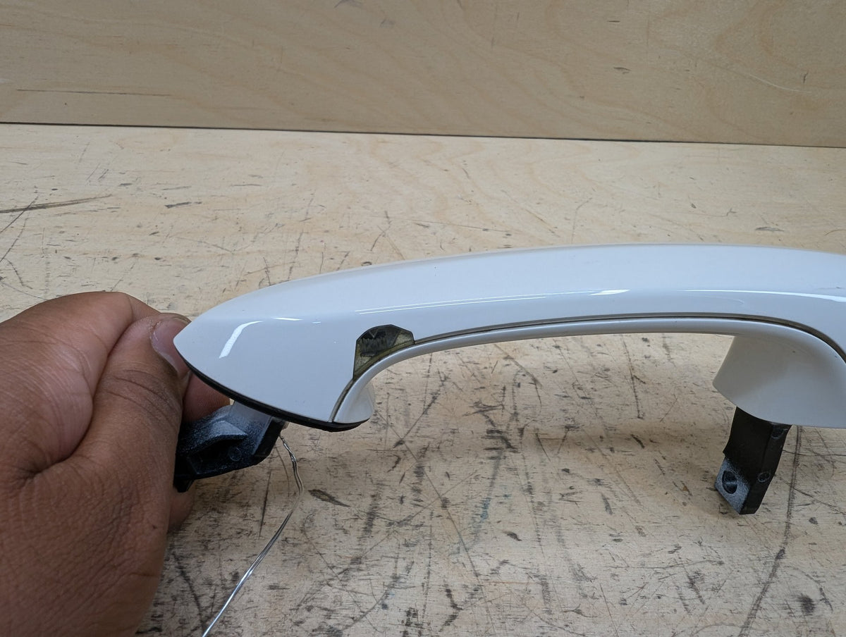 2019-2026 BMW 330i G20 Front Left Driver Exterior Door Handle 7470567 OEM