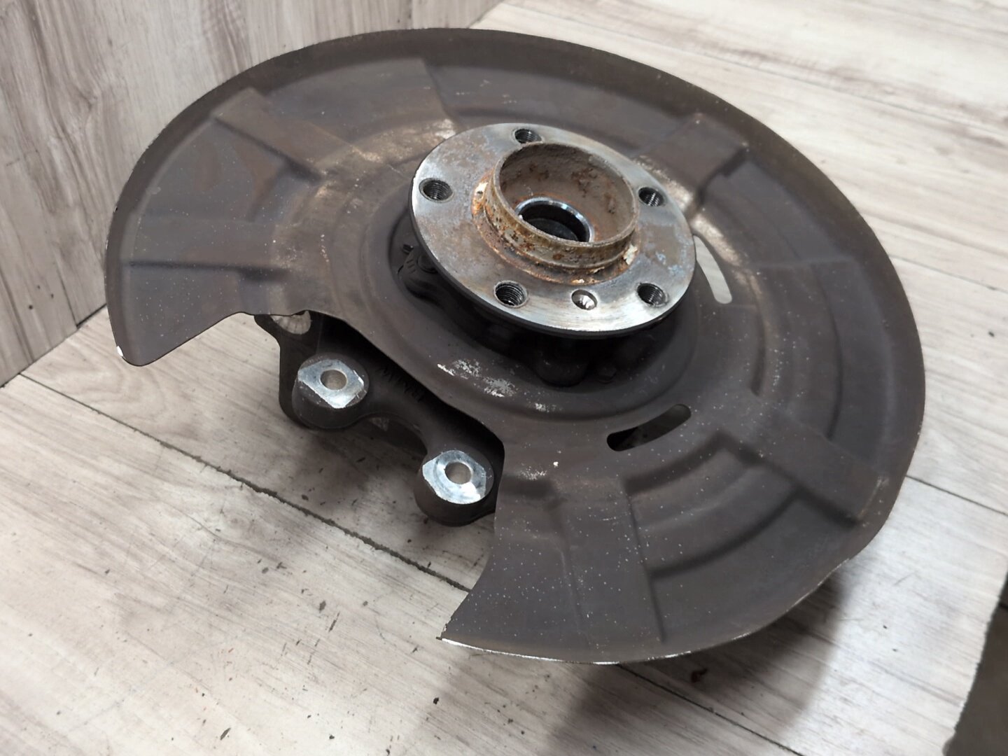 2012-2018 BMW M6 F06 Rear Right Passenger Spindle Knuckle w/ Bearing 2284142