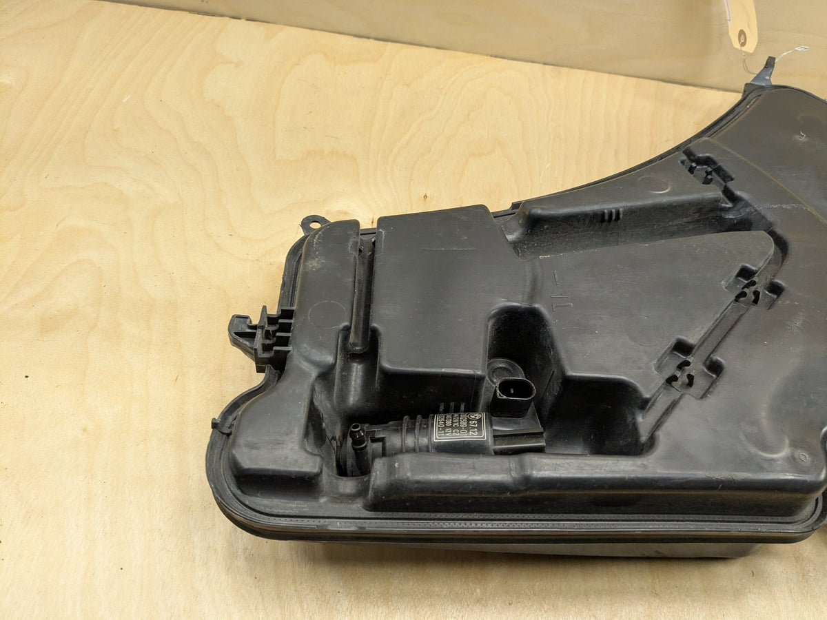 OEM BMW G12 G30 540 M550 750 M760 Windshield Wiper Washer Reservoir Tank Pump