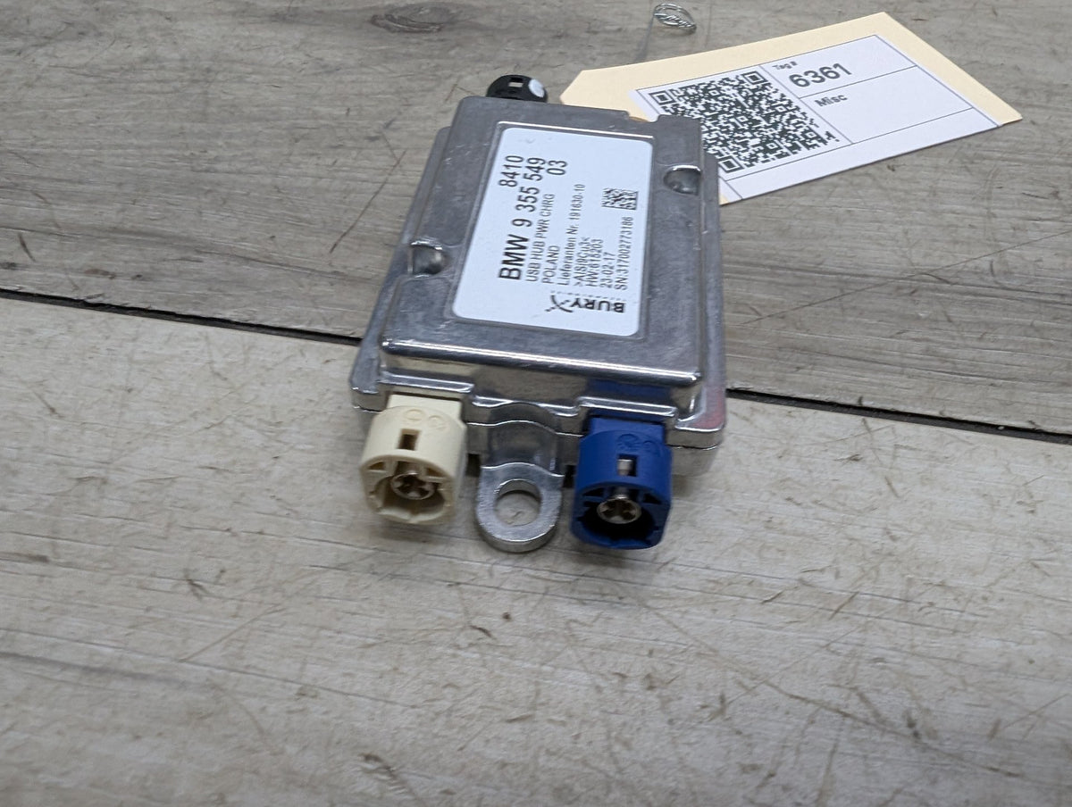 2017-2023 BMW 530i G30 AUX/ USB Charger Port Socket 9355549 OEM