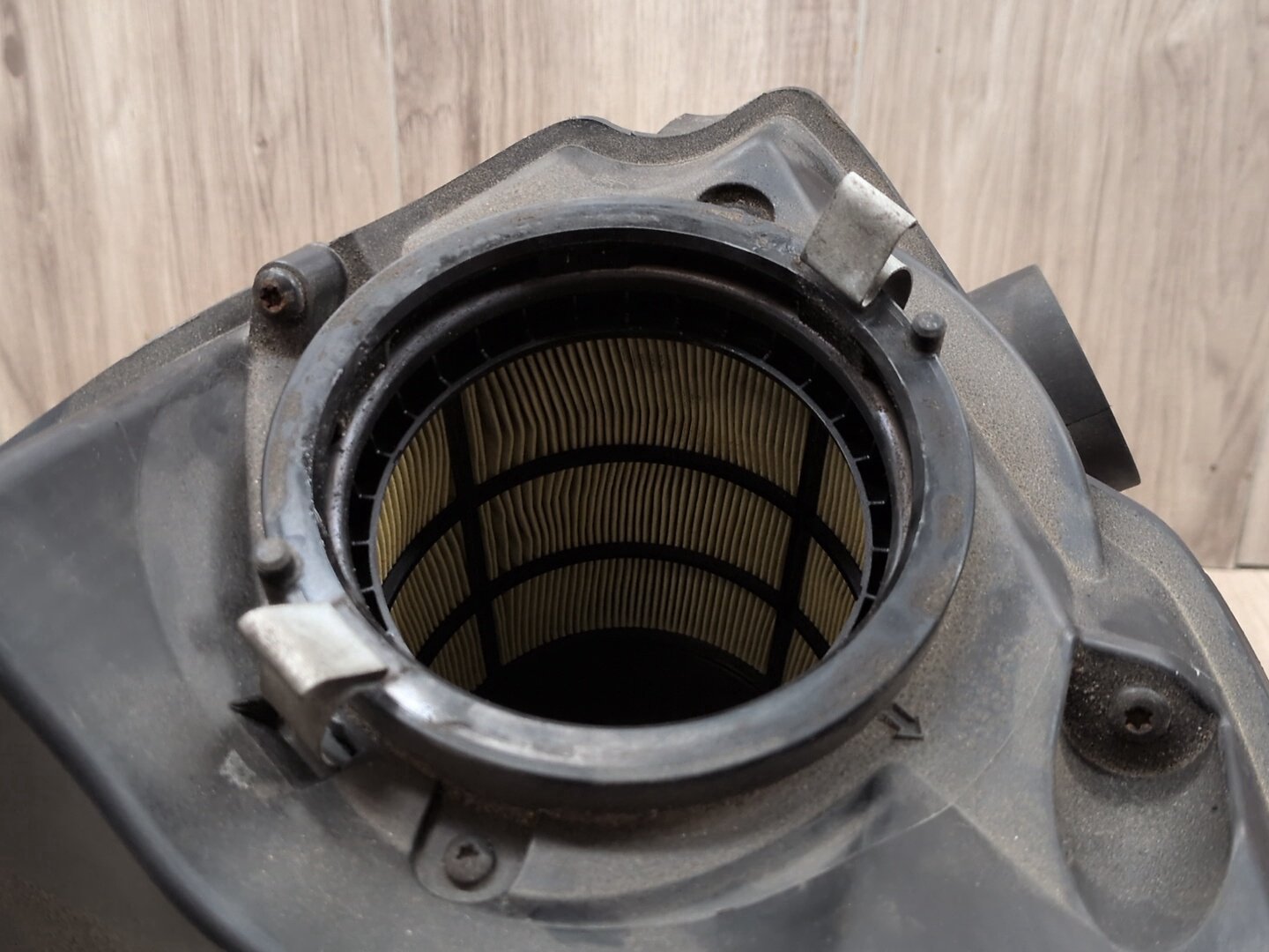2008 - 2017 Audi S5 8T Engine Air Filter Box Assembly 8K0133837Q