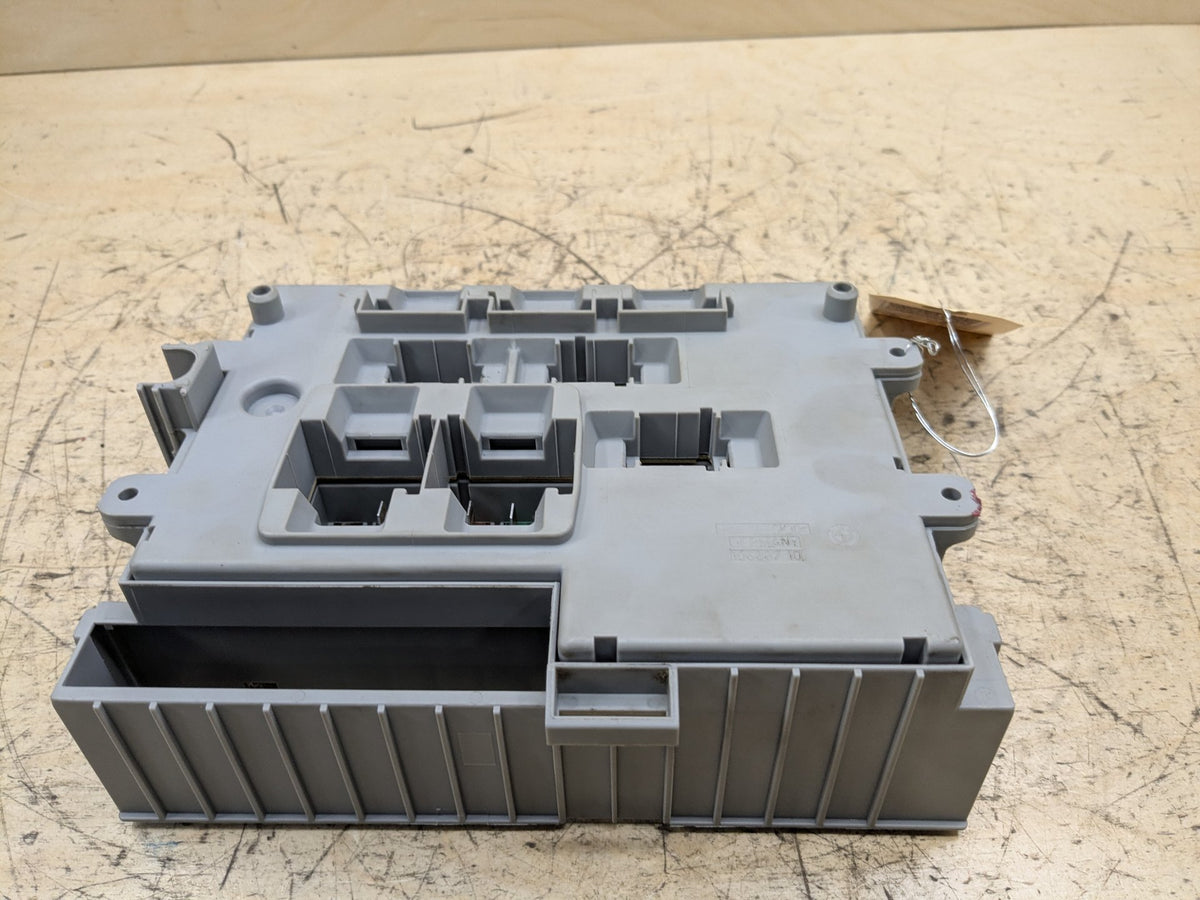 2007-2013 BMW 335i E92 Front Power Distribution Fuse Box 6906622 OEM