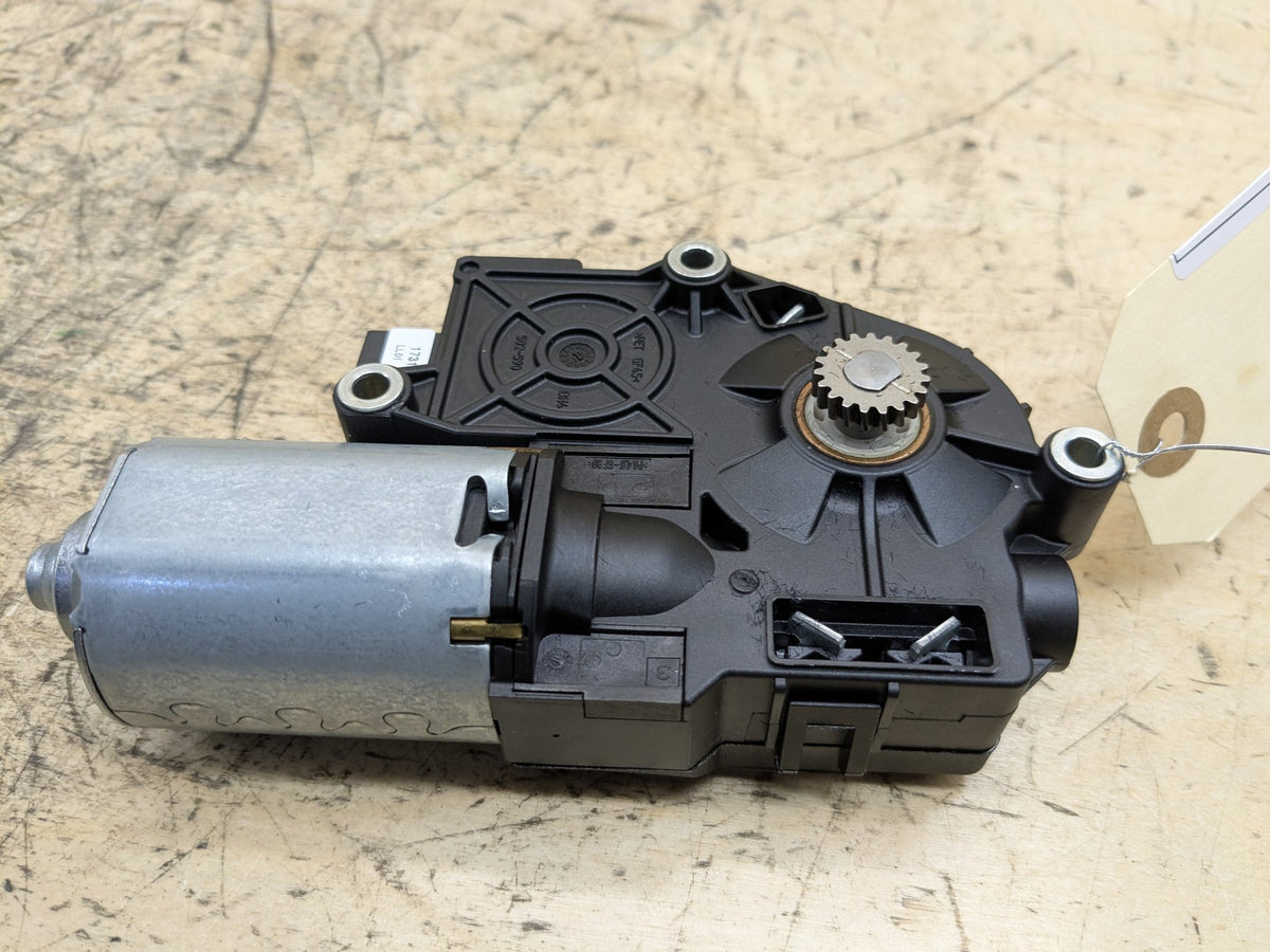 2018-2023 BMW M550i G30 Sunroof Sun Roof Glass Motor 7316535 OEM