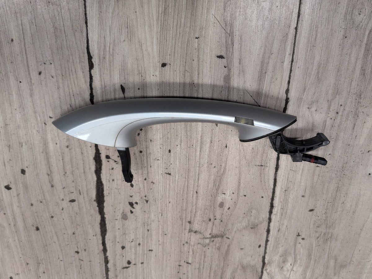 2016-2019 BMW 740Li G12 Right Passenger Door Handle w/ Comfort Access 7411034