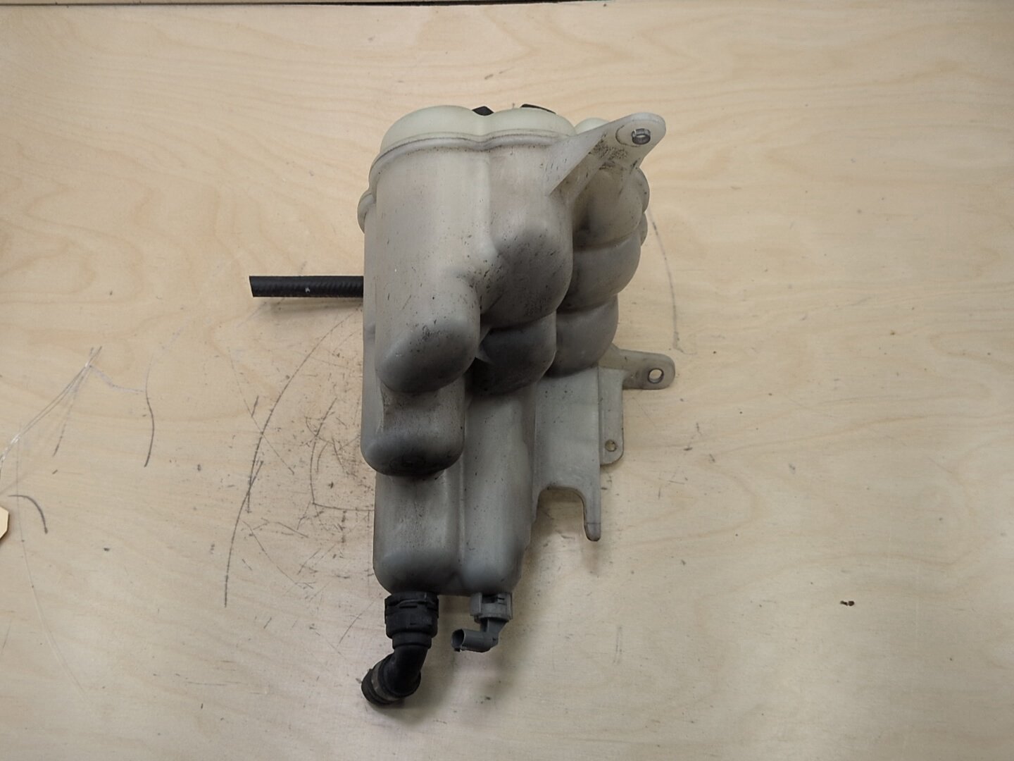 2015-2019 BMW X6 F16 Coolant Expansion Tank Reservoir 8630170