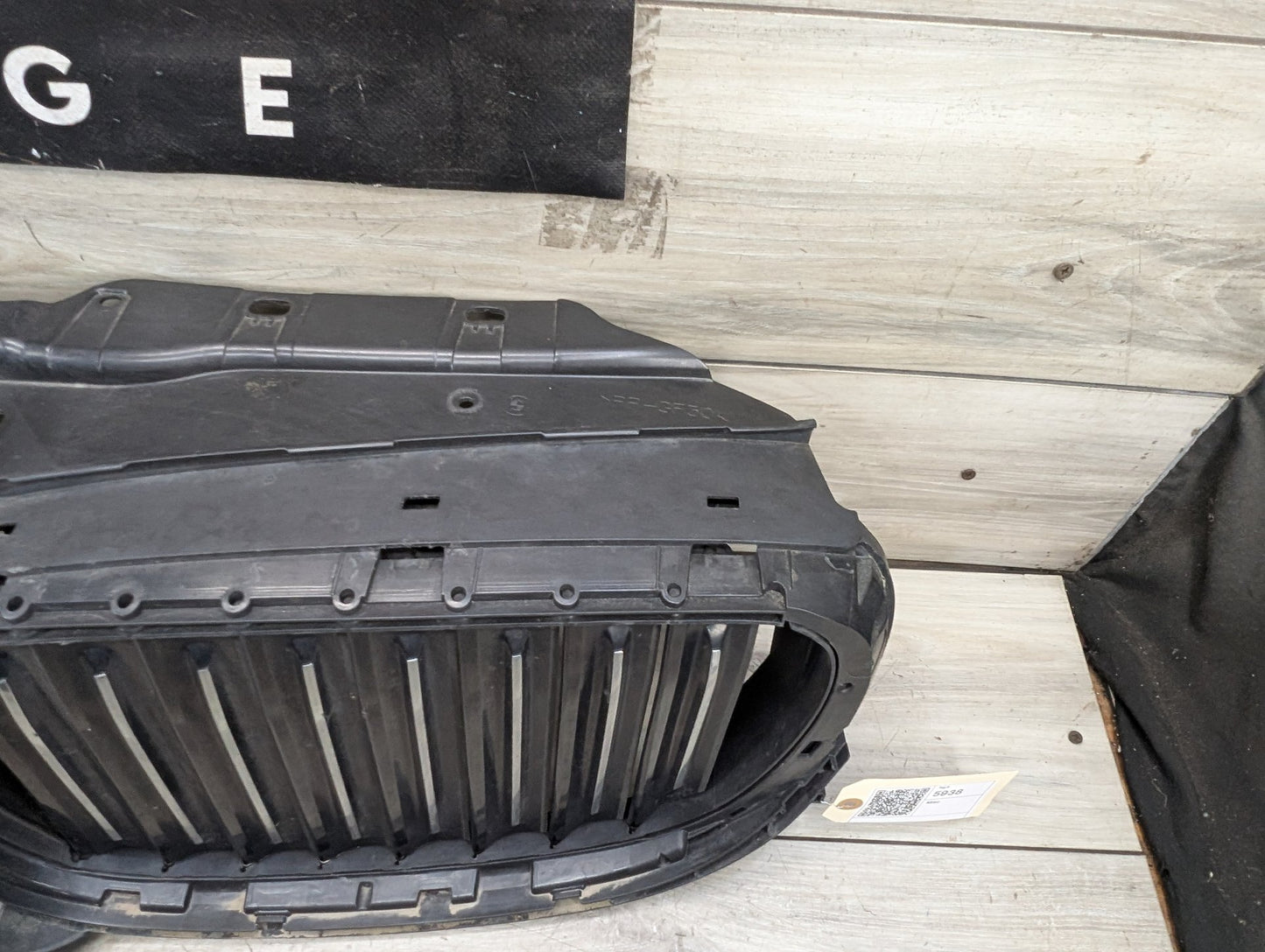 2016-2022 BMW 750Li G12 Front Bumper Radiator Air Flap Shutter 7347374