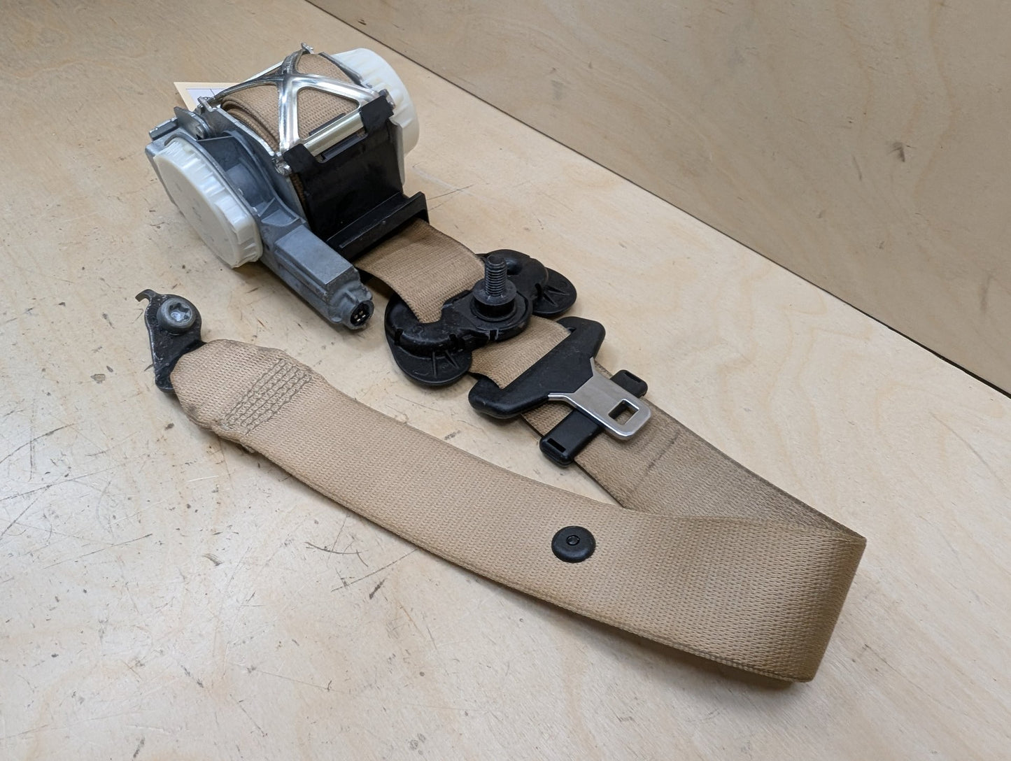 2012-2018 BMW 328i F30 Front Right Passenger Seatbelt Seat Belt Retractor 7309344