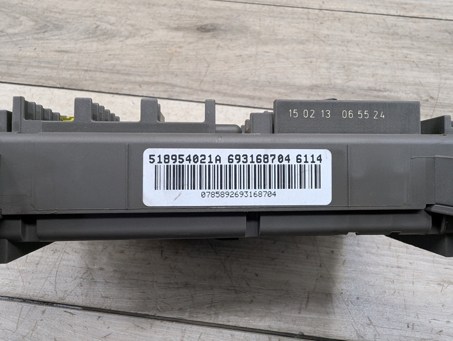 2007-2013 BMW X5 E70 Rear Power Distribution Fuse Box 6931687
