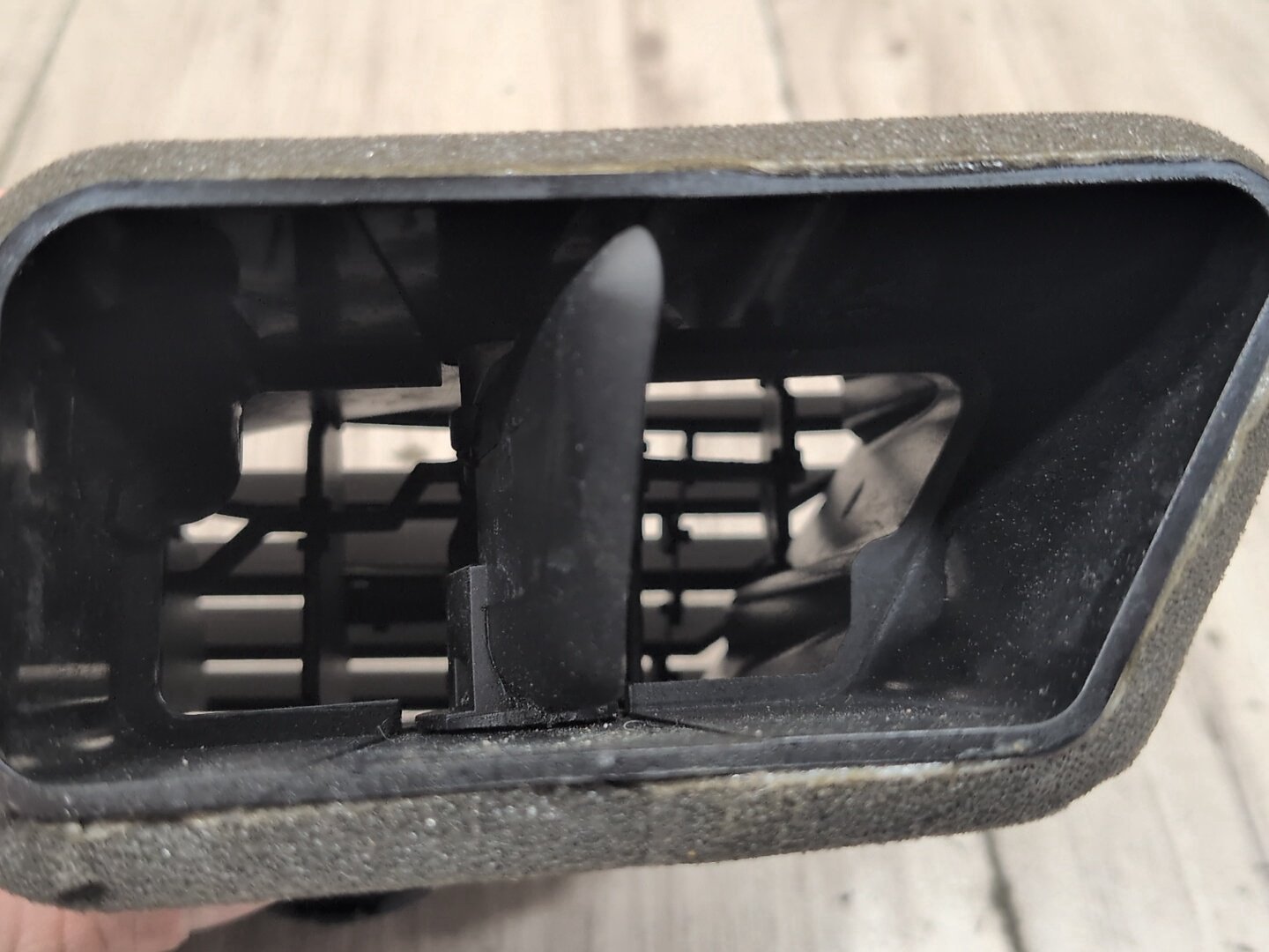 2015-2018 Audi Q3 8U Dashboard Dash Board Right Passenger Air Vent 8U1820902B