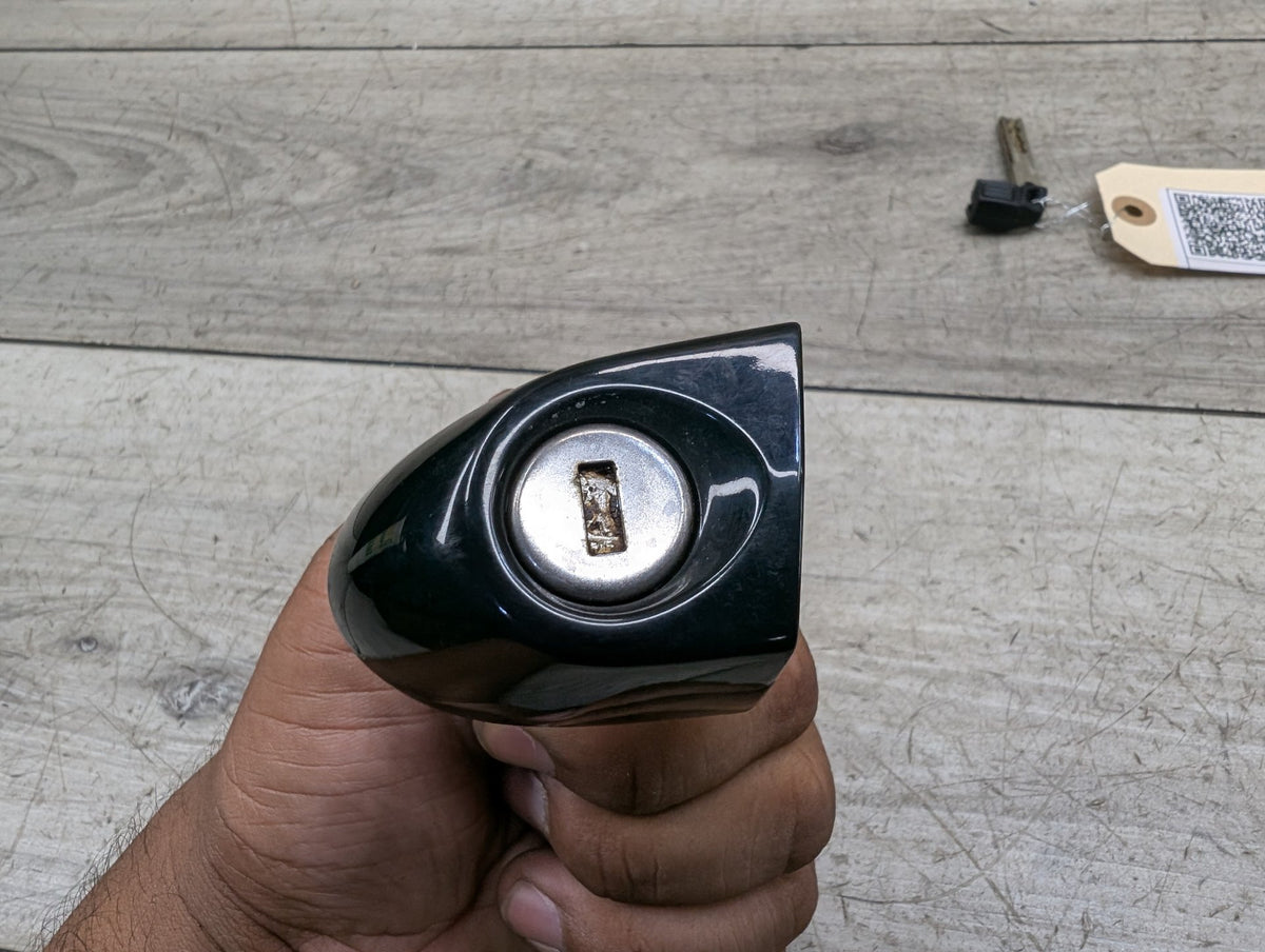 2008-2013 BMW 128i E82 Front Left Driver Key Lock Mechanism w/ Key 7161429 OEM