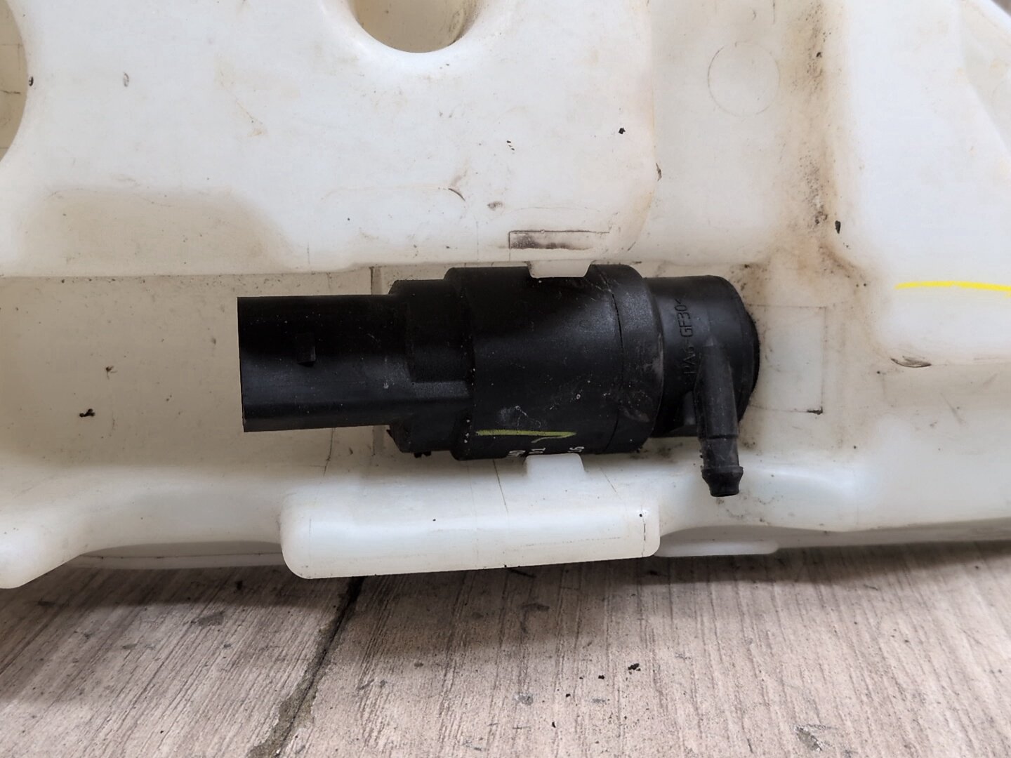2016 BMW X6 F86 Windshield Reservoir Tank Assembly 7292425 S63B44T2