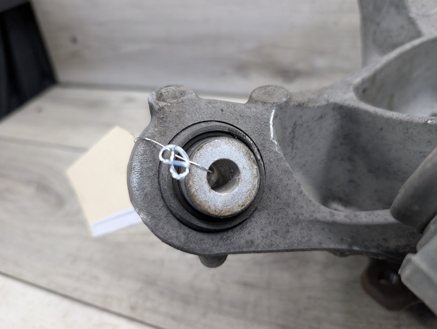 2016-2022 BMW 750Li G12 Rear Right Passenger Spindle Knuckle w/ Bearing 6861136