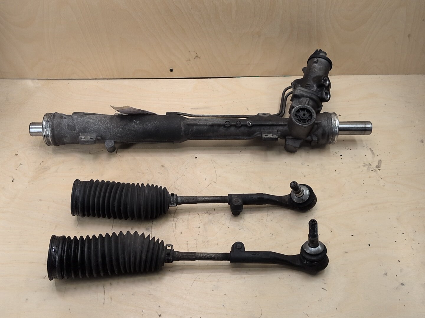 OEM BMW E82 E88 E90 E92 E93 328 335 RWD Power Steering Gear Rack and Pinion L5