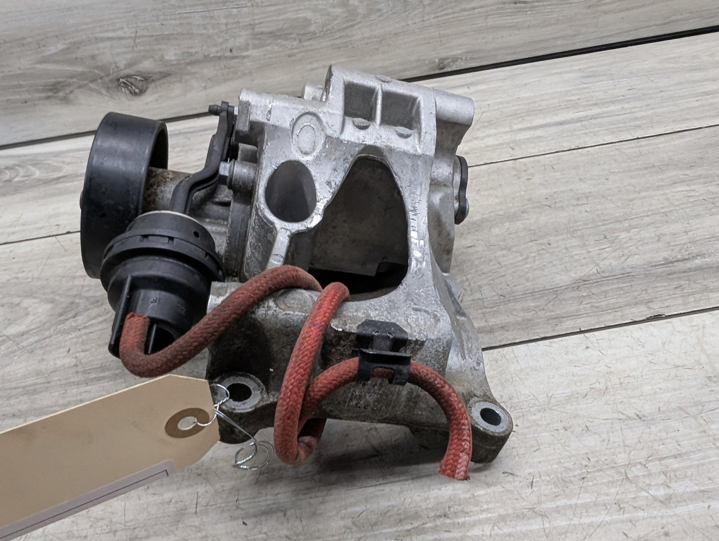 OEM BMW F22 F23 F30 G01 G02 230 330 X3 Engine B46 B48 Coolant Pump With Support