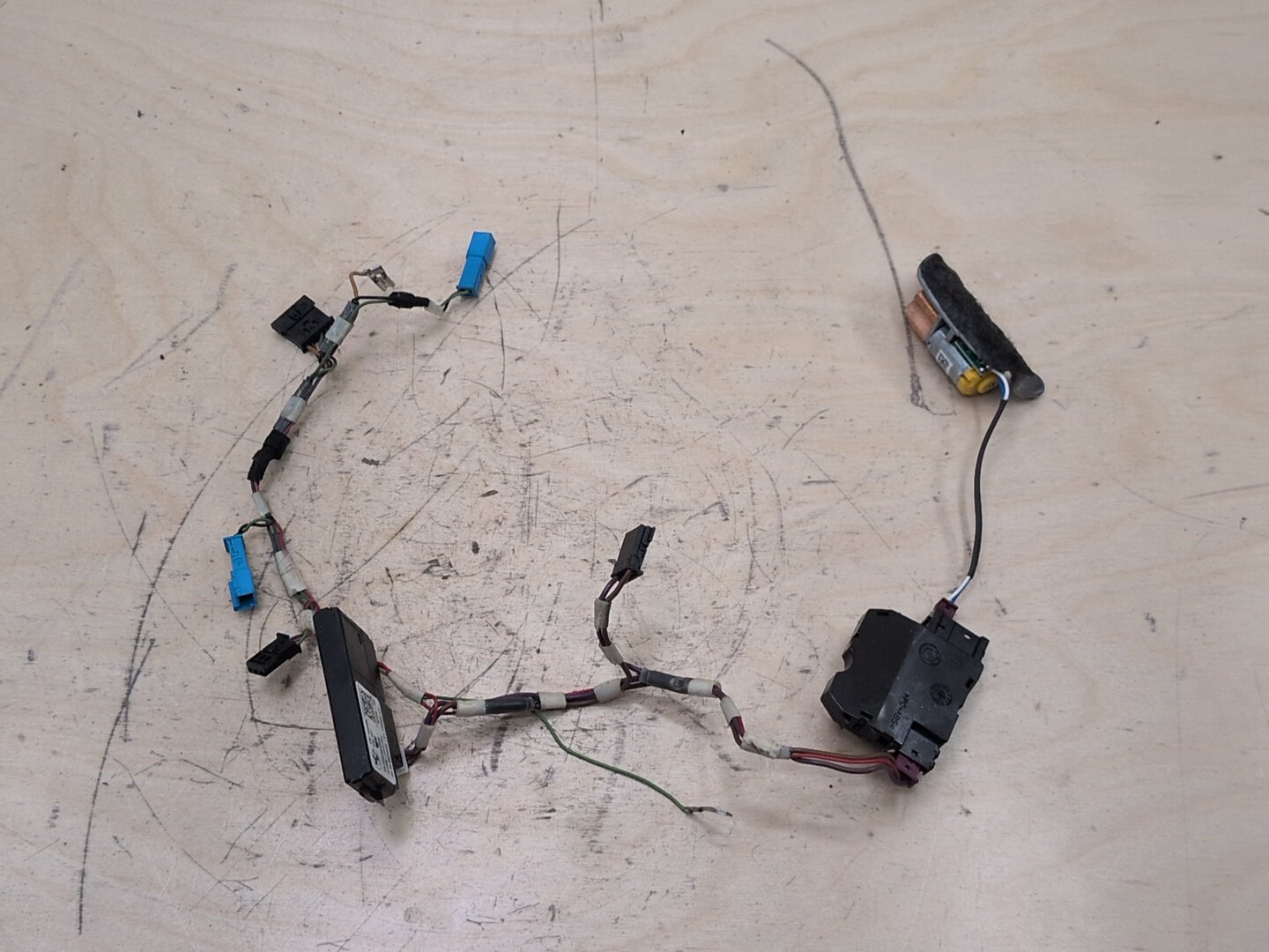 16-19 OEM BMW F90 G11 G12 740 750 Steering Wheel Touch Detection Control Module