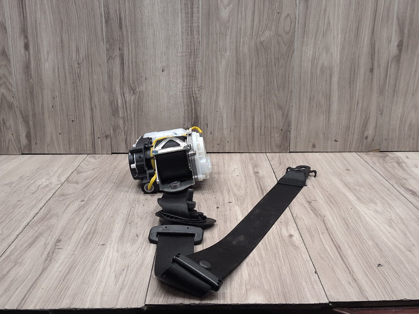 OEM BMW F90 G30 530 540 M550 M5 Front Right Passenger Seat Belt Retractor Black