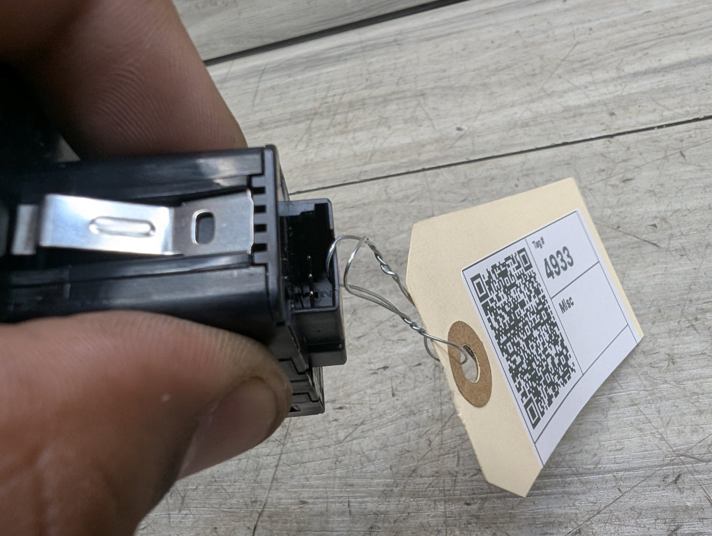 OEM BMW F02 F10 F15 F48 F90 G01 G20 G30 G80 X3 Rear Trunk Lid Center Lock Switch