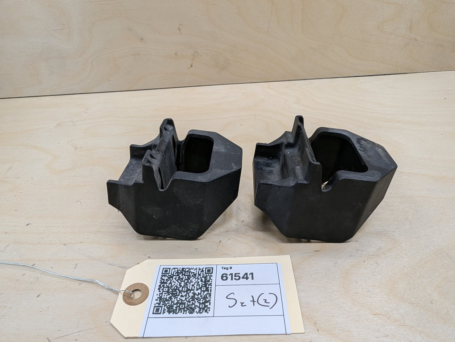 2007-2013 BMW 328i E93 Radiator Lower Mounting Brackets SET 7807184