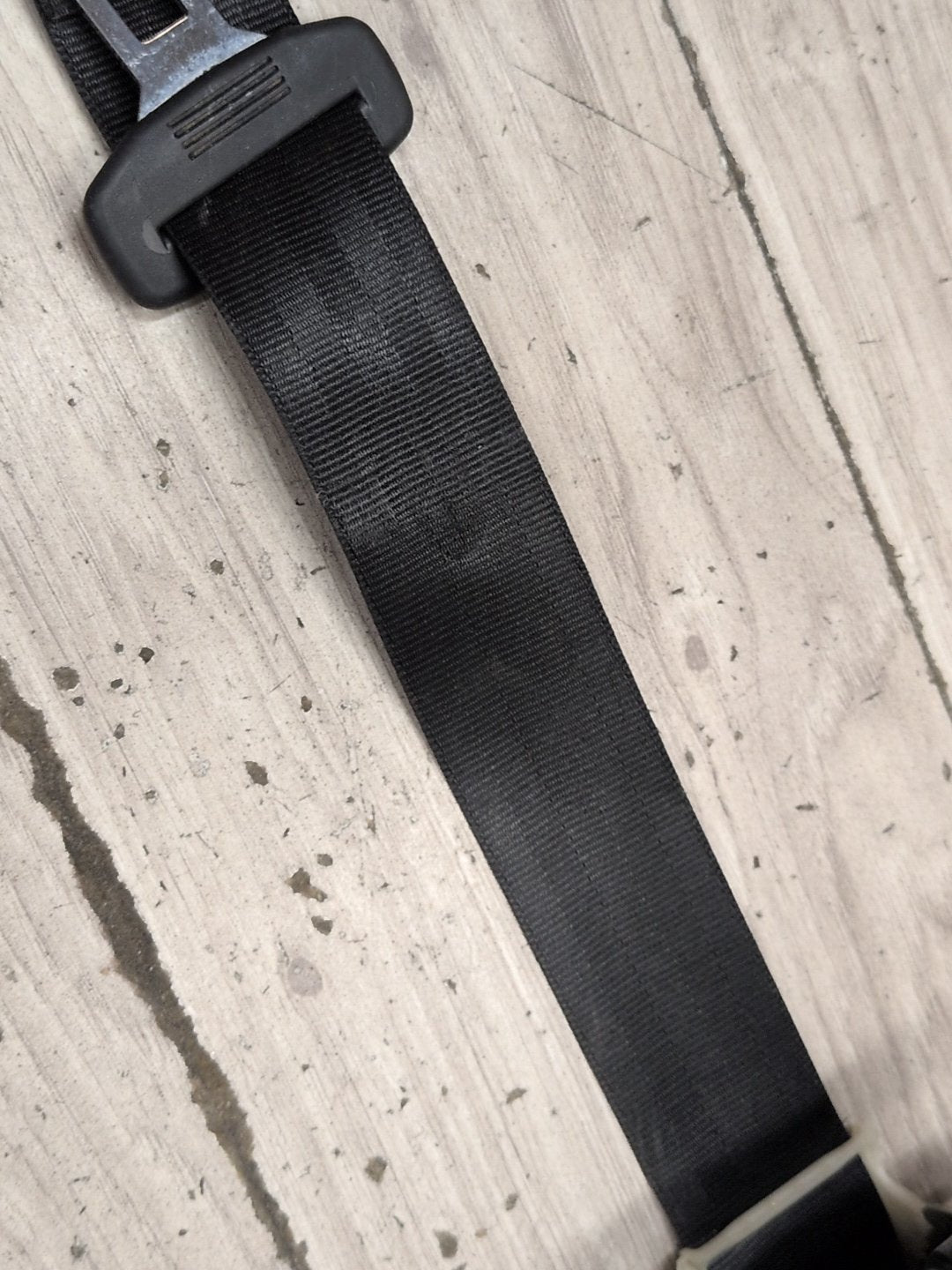 2015-2018 Audi Q3 8U Rear Left or Right Seatbelt Seat Belt Retractor 8U0857805A