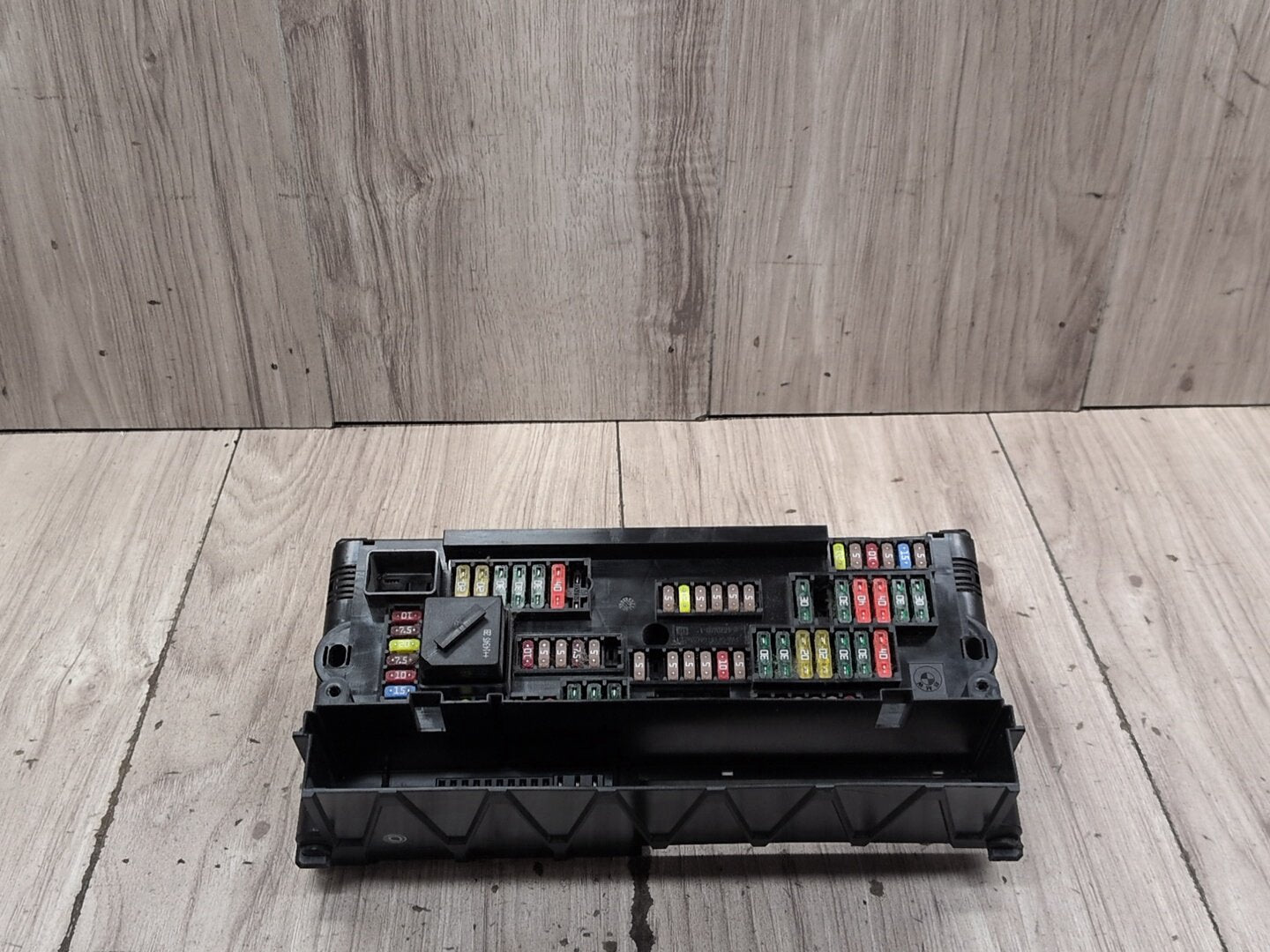 2012-2018 BMW M6 F06 Front Power Distribution Fuse Box 9252815