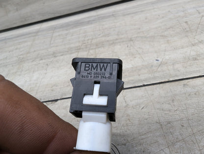 2017-2023 BMW 530i G30 AUX/ USB Charger Port Socket 9229294