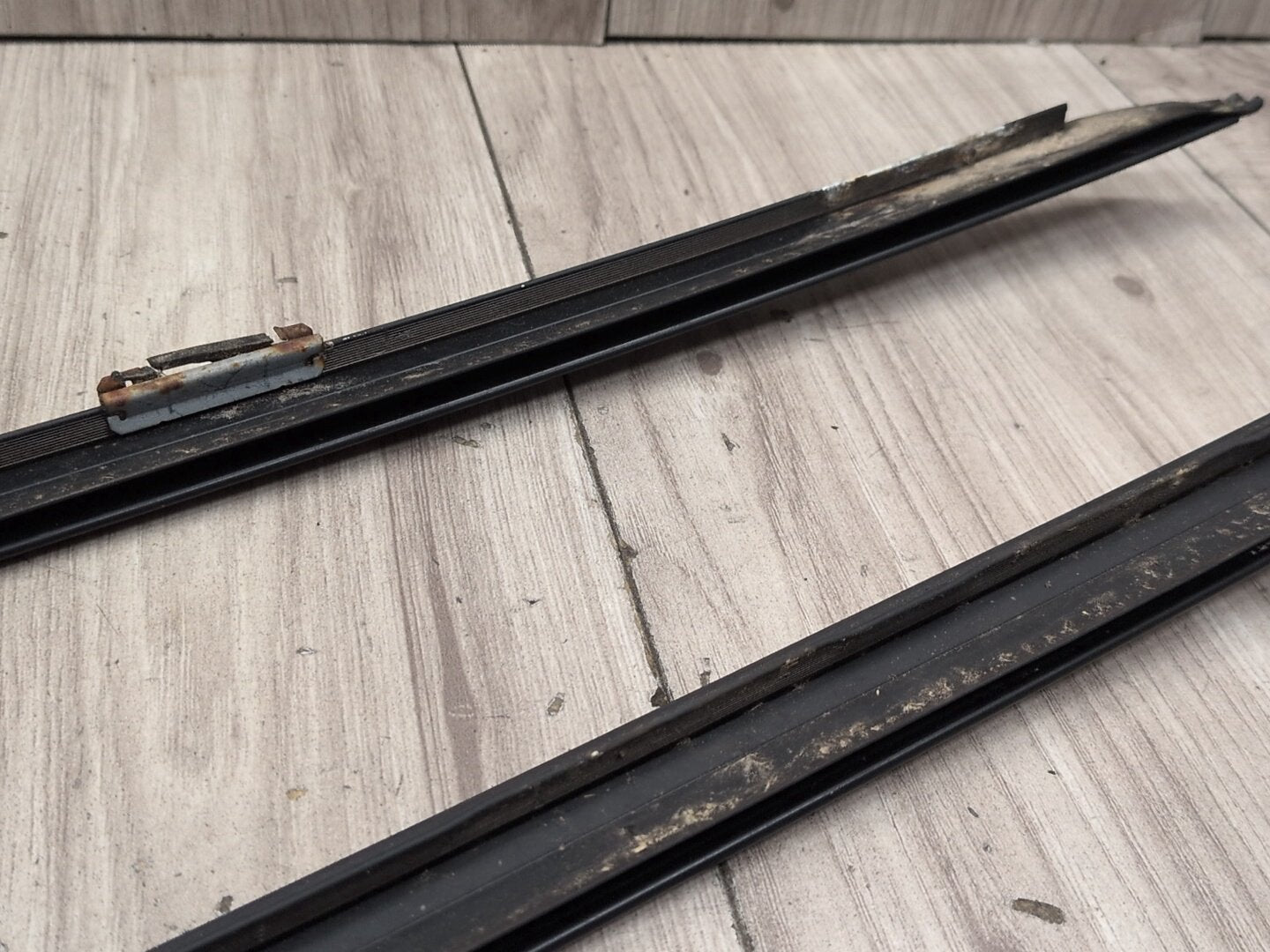 2008-2010 BMW 535i E60 Front Left Right Side Windshield Drip Trim Molding SET 7045448