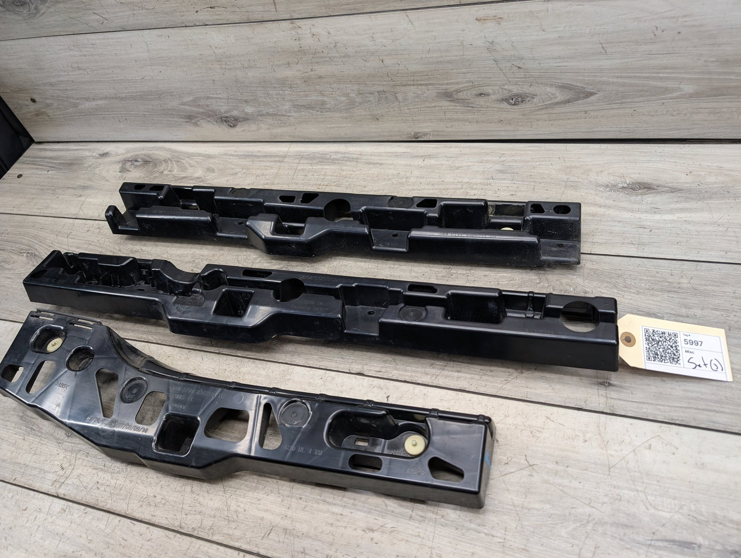 2016-2022 BMW 750Li G12 Right Passenger Side Skirt Rocker Panel Brackets SET 7387348
