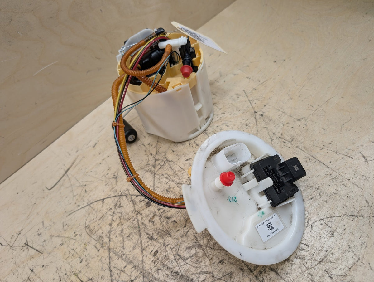 OEM BMW G20 G22 G23 G26 G42 330 M340 430 M440 Gas Tank Mounted Sending Fuel Pump