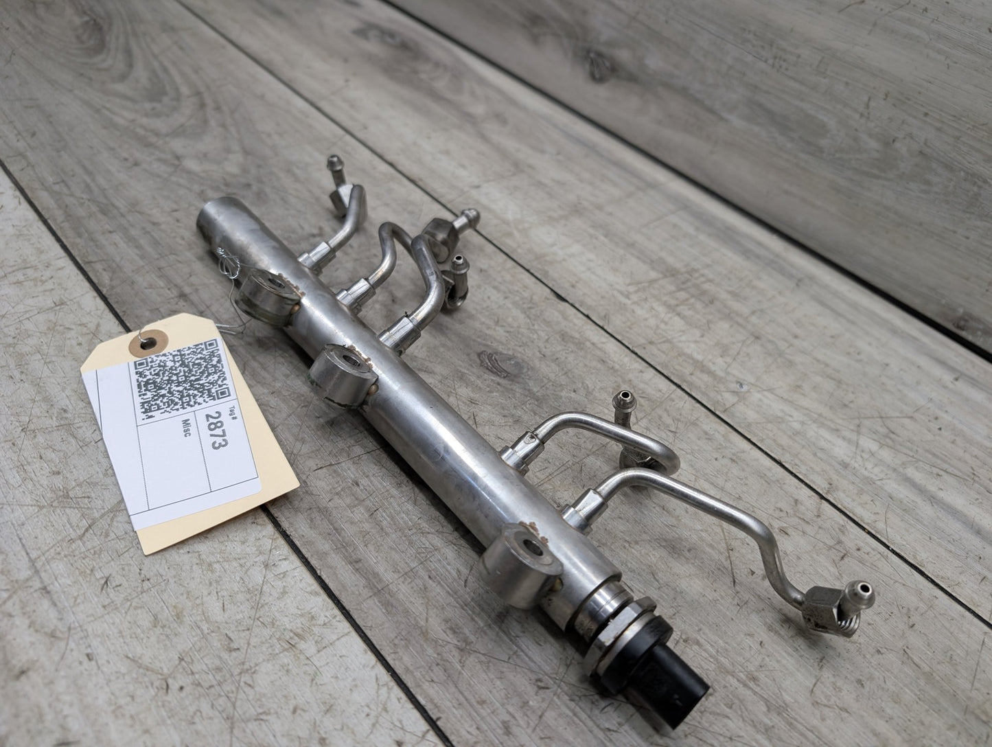 2014 - 2018 BMW X5 F15 Engine Motor Fuel Injector Rail Line 8649320 N63B44O1
