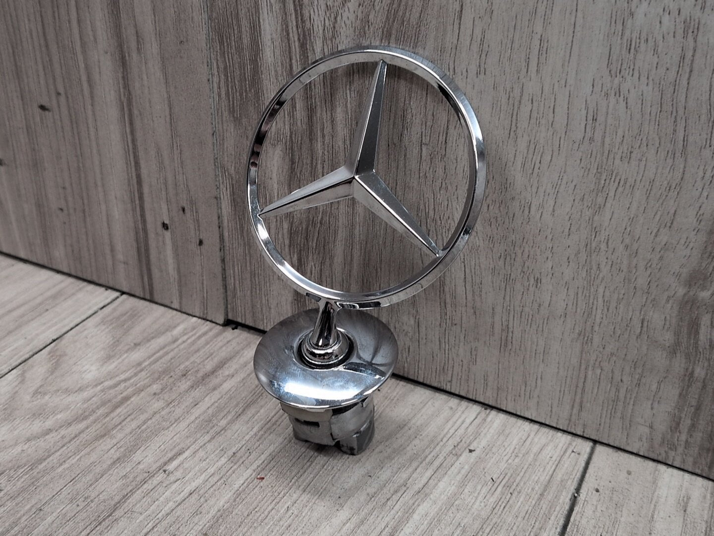 2009-2012 Mercedes-Benz E550 W212 Hood Star Emblem Badge Symbol Logo A2218800086