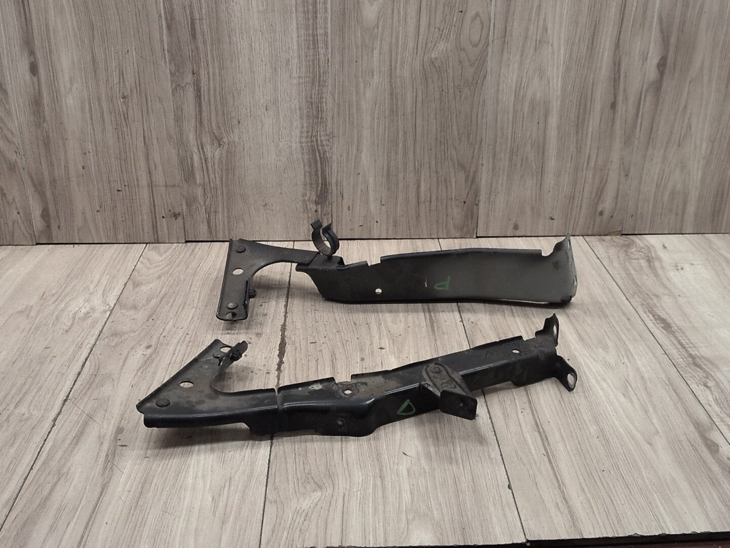 2008-2017 Audi S5 8T Front Left Right Fender Brackets SET 8T0821135C