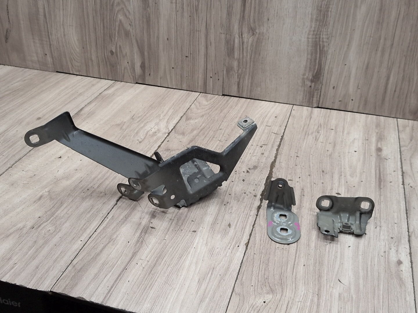 2012-2018 BMW M6 F06 Front Left Driver Fender Brackets SET 7230583