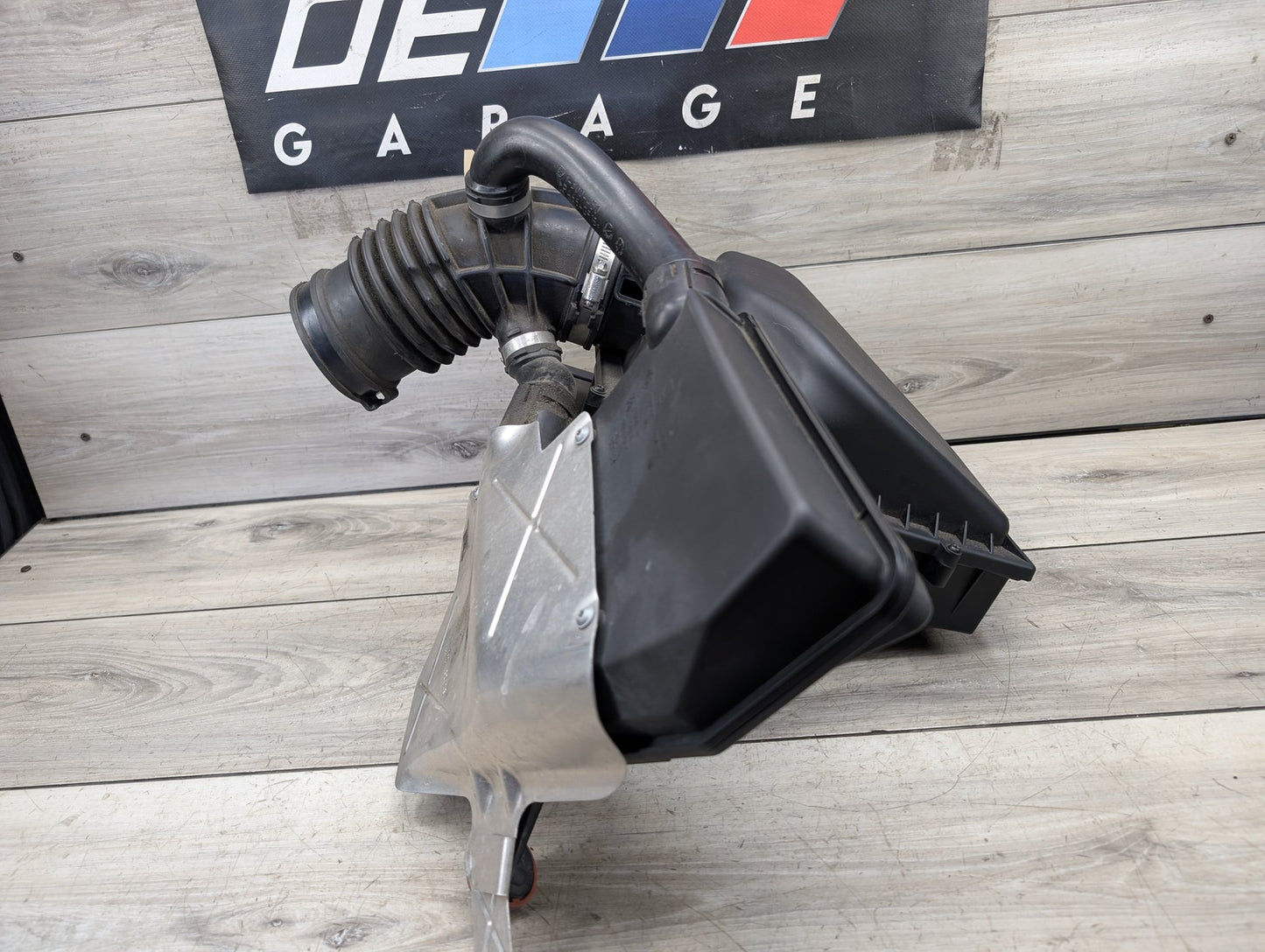 2018 - 2023 BMW X3 G01 Engine Air Filter Box Assembly 8577140 B58B30M0