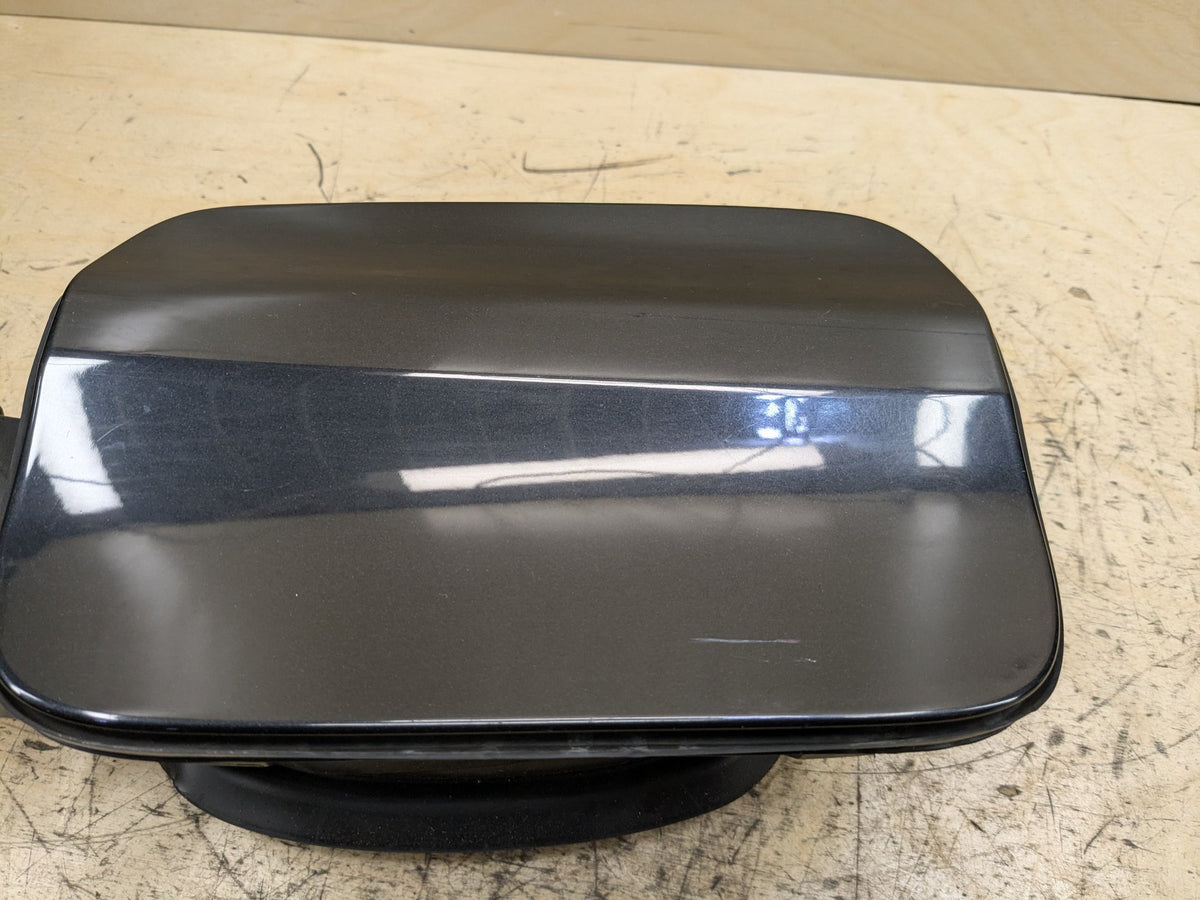 2016-2019 BMW 740i G12 Gas Cover Assembly 7358677 OEM